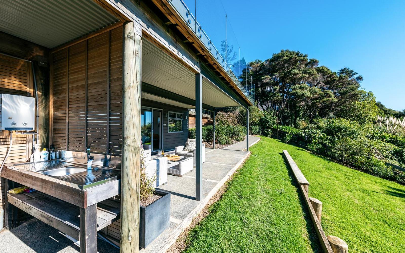 Wild Thyme Hotel Oneroa Exterior photo